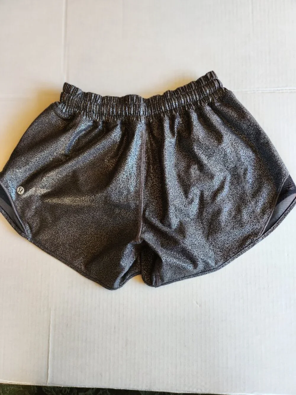 Lululemon Hotty Hot Shorts Luminosity Foil Silver Black Mesh Rare Find 4 Tall